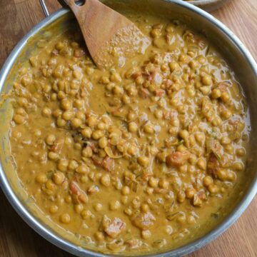 Simple chickpea curry feature image