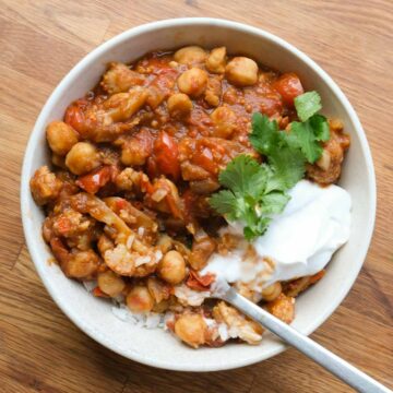 tomato chickpea and cauliflower curry feature image