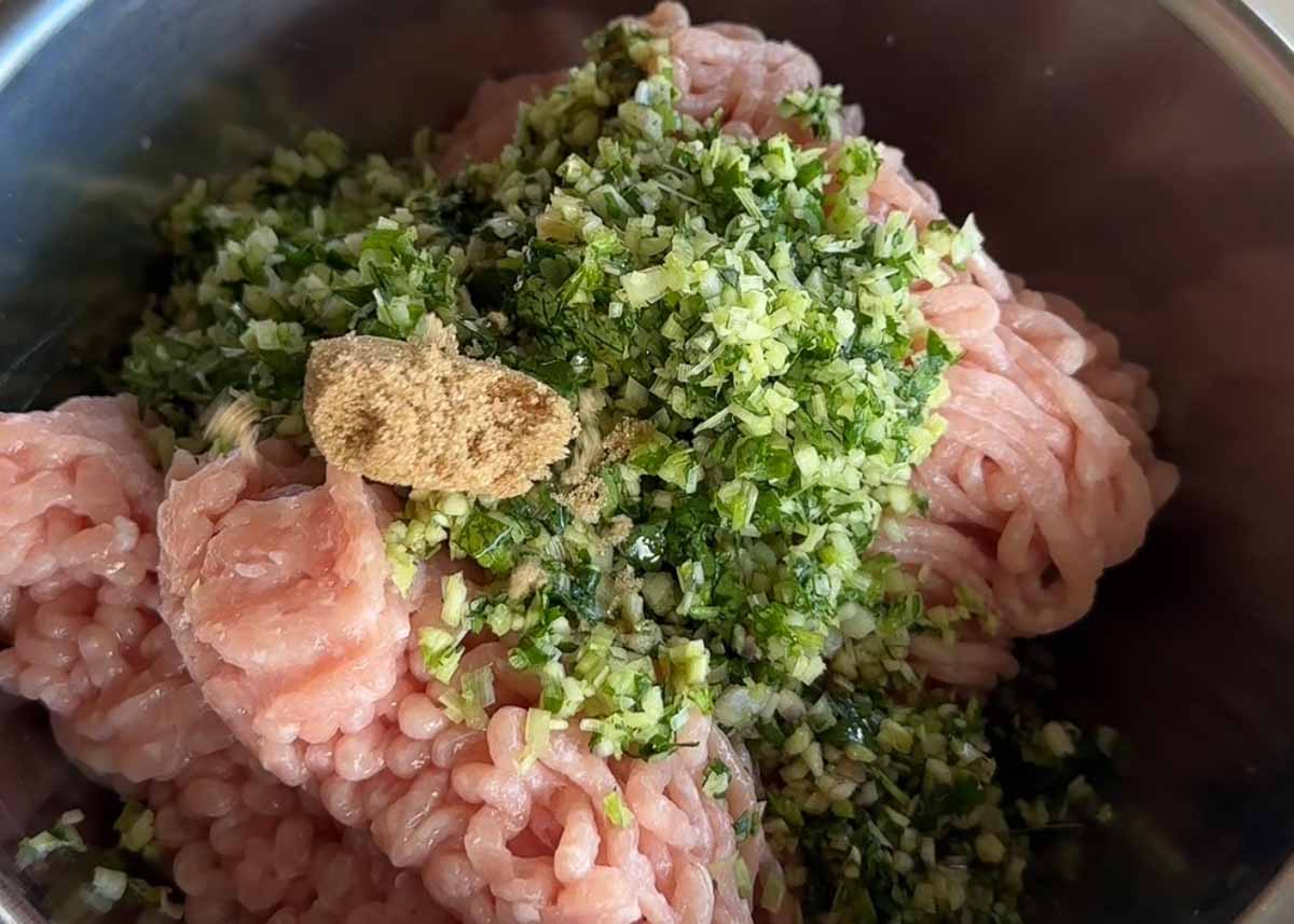 Chicken mince mixed with lemongrass, garlic, ginger and coriander for rice paper dumplings.